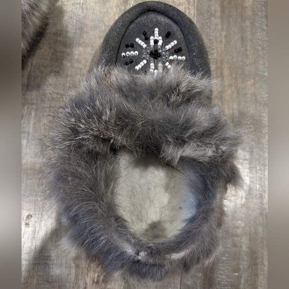 Urban Trail Kids Beaded Moccasins - Picture 3 of 7